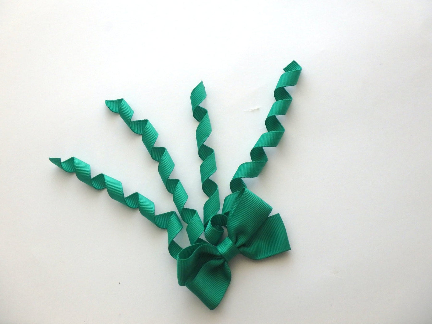 Bow Korker Parrot Green-Mad About Bows